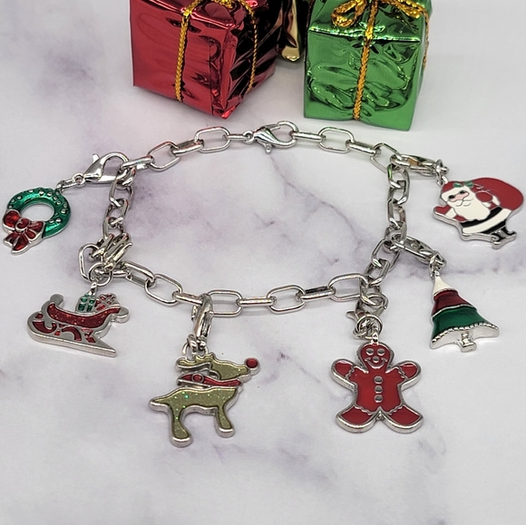🎄SALE 3 for $15 Christmas Charm Bracelet - Picture 2 of 7